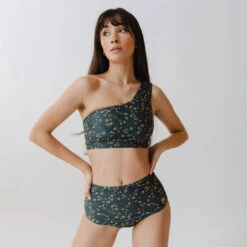 Flora Icon Swim Crop -Swim Shoreline 369A0336