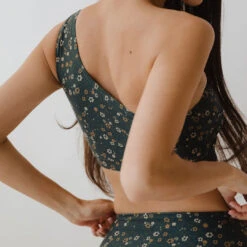 Flora Icon Swim Crop -Swim Shoreline 369A0356