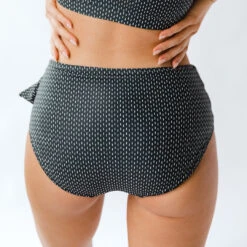 Simone Bottoms, Midnight Dash -Swim Shoreline 369A5910